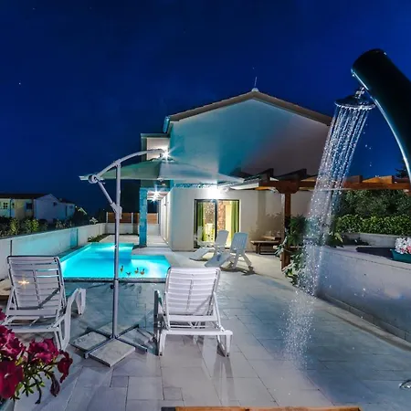 וילה Romantic With A Pool By The Sandy Beach-by Traveler Tourist Agency Krk Id 2187