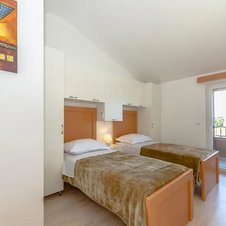 Romantic With A Pool By The Sandy Beach-by Traveler Tourist Agency Krk Id 2187 פריבלאקה