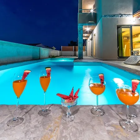 וילה Romantic With A Pool By The Sandy Beach-by Traveler Tourist Agency Krk Id 2187 *