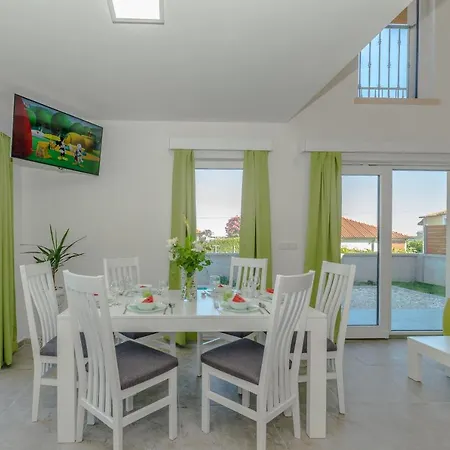 Romantic With A Pool By The Sandy Beach-by Traveler Tourist Agency Krk Id 2187 וילה *